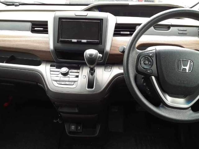 HONDA FREED 2023