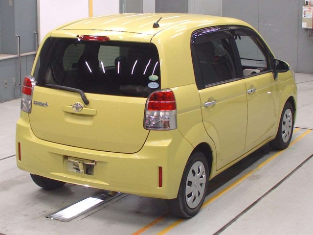 TOYOTA SPADE 2012