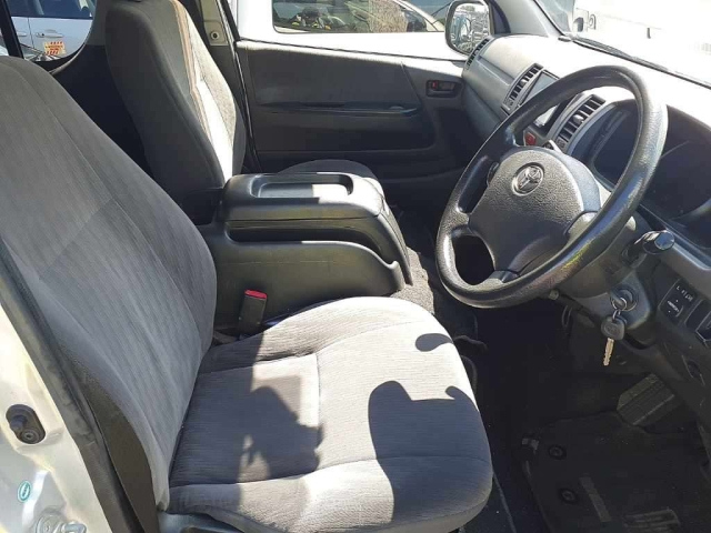 TOYOTA HIACE VAN 2012