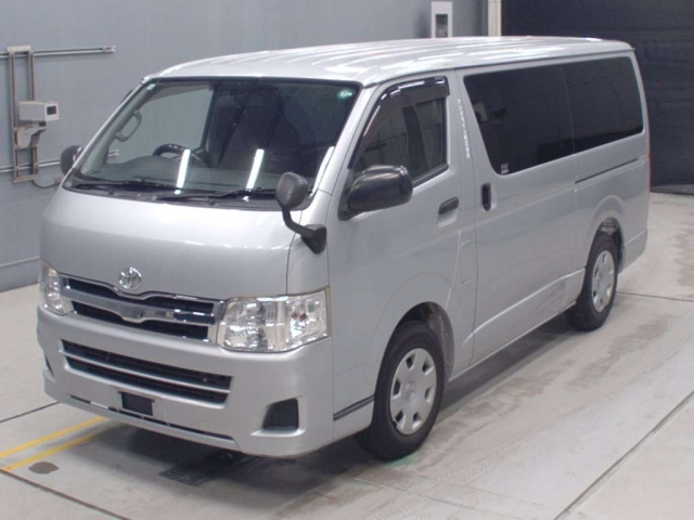 TOYOTA HIACE VAN 2013