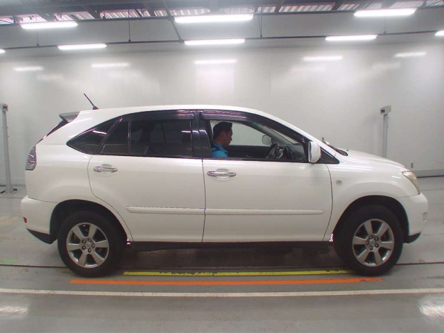 TOYOTA HARRIER 2010