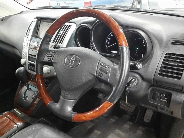 TOYOTA HARRIER 2010