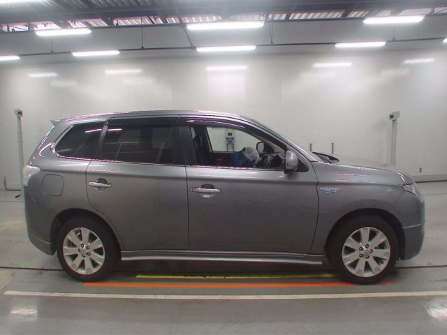 MITSUBISHI OUTLANDER PHEV 2014