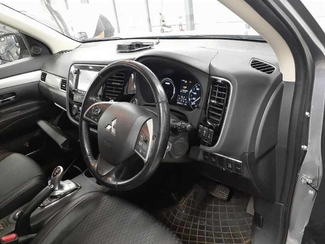 MITSUBISHI OUTLANDER PHEV 2014