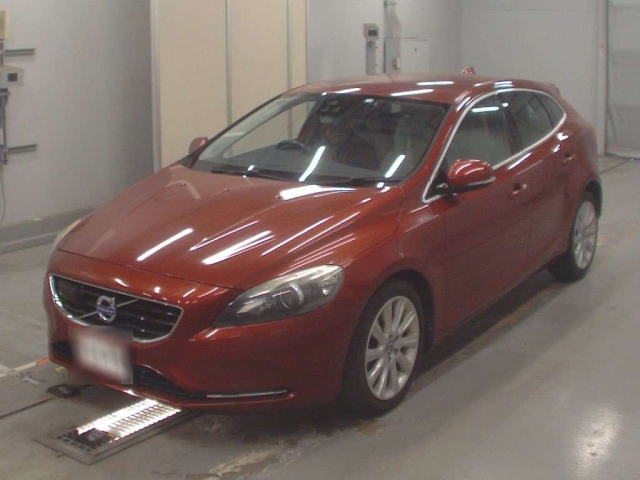VOLVO V40 2014