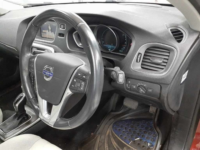 VOLVO V40 2014