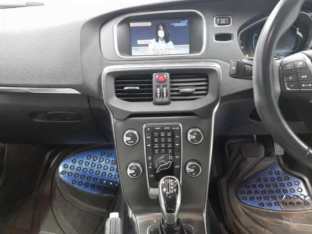 VOLVO V40 2014