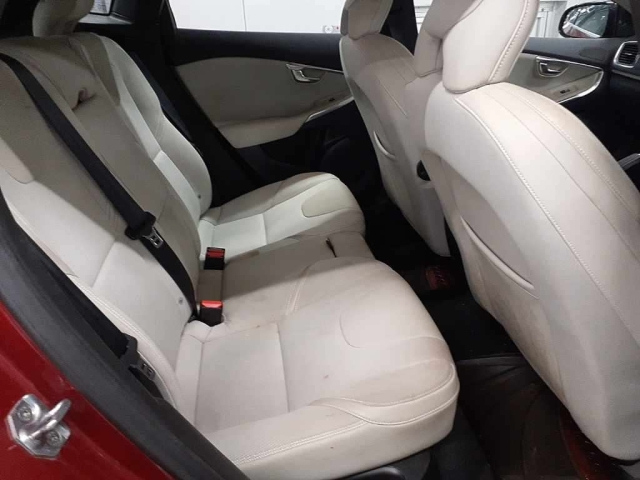VOLVO V40 2014