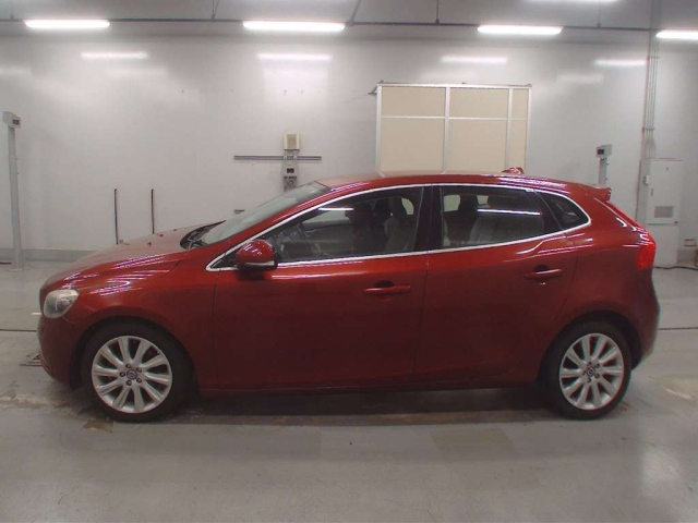 VOLVO V40 2014