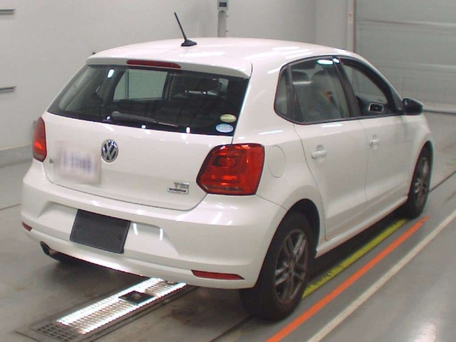 VOLKSWAGEN POLO 2016
