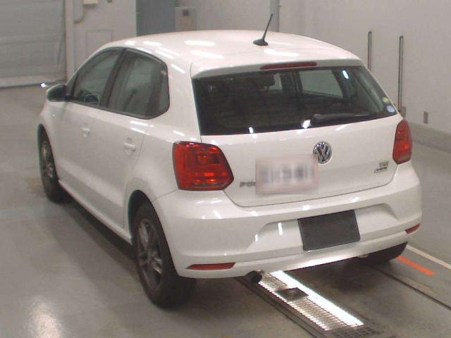 VOLKSWAGEN POLO 2016