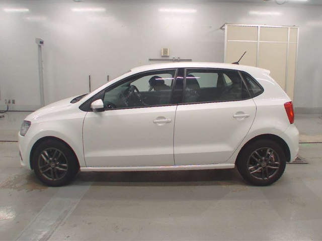 VOLKSWAGEN POLO 2016