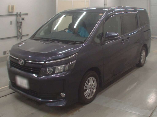 TOYOTA VOXY 2014