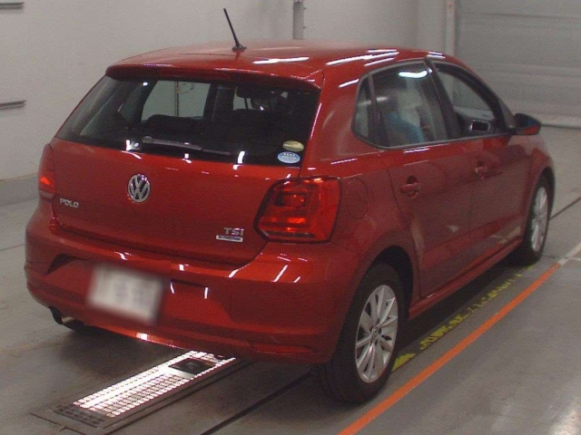 VOLKSWAGEN POLO 2015