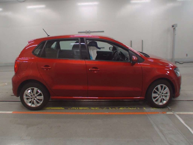 VOLKSWAGEN POLO 2015