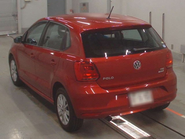 VOLKSWAGEN POLO 2015