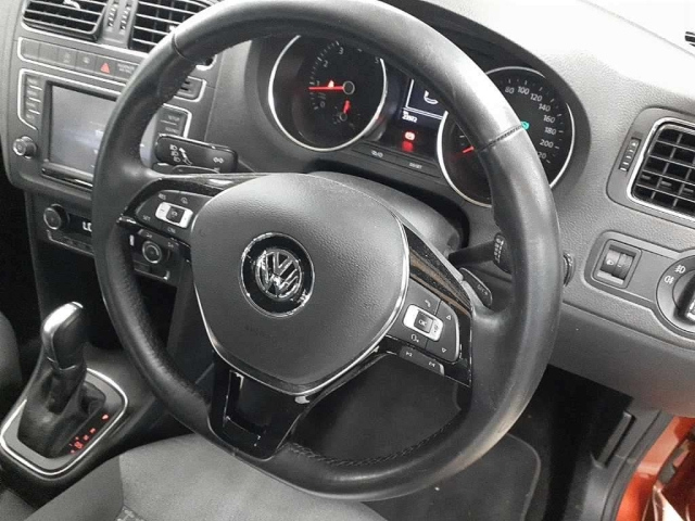 VOLKSWAGEN POLO 2015