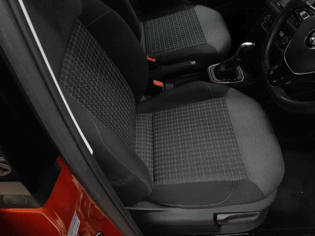 VOLKSWAGEN POLO 2015