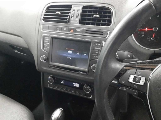 VOLKSWAGEN POLO 2015