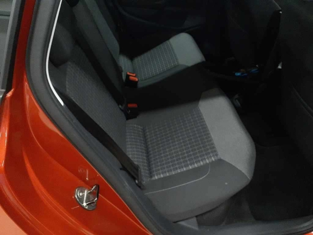 VOLKSWAGEN POLO 2015