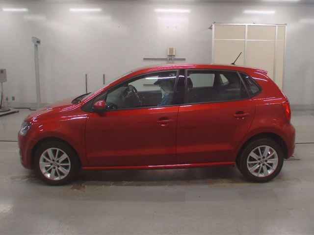 VOLKSWAGEN POLO 2015