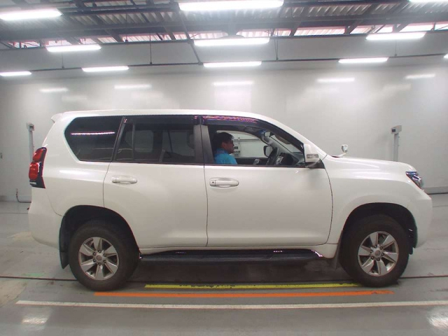 TOYOTA LAND CRUISER PRADO 2018