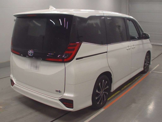 TOYOTA NOAH 2025