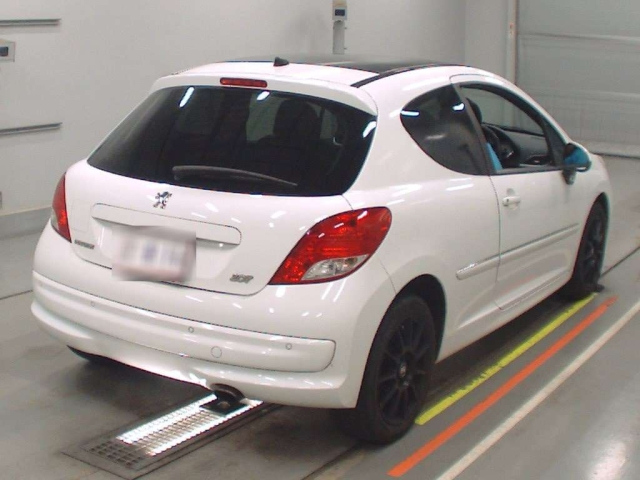 PEUGEOT 207 2010