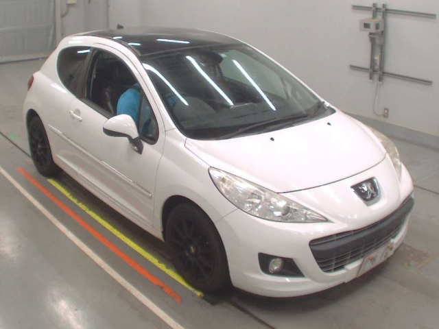 PEUGEOT 207 2010