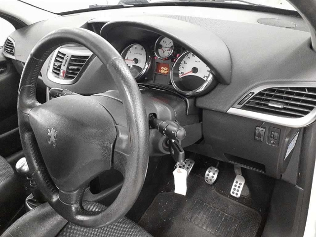 PEUGEOT 207 2010
