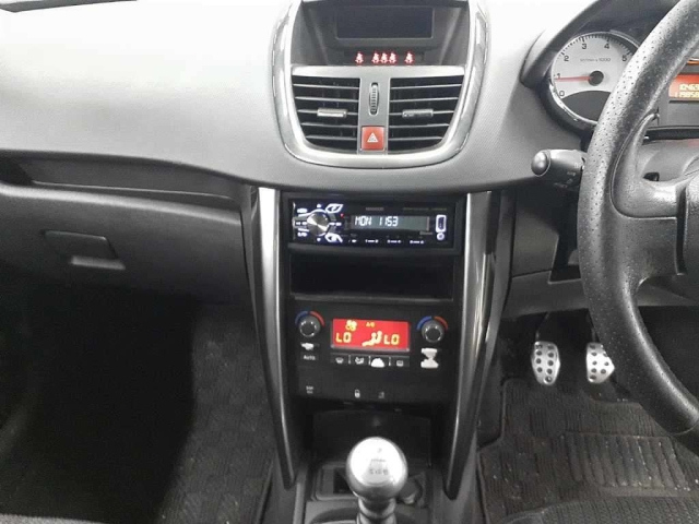 PEUGEOT 207 2010