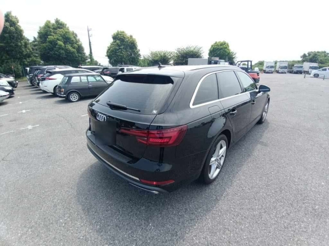 AUDI A4 2019