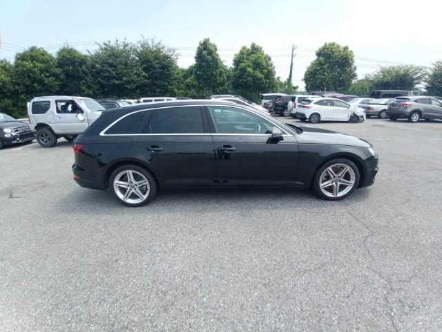 AUDI A4 2019