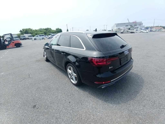 AUDI A4 2019