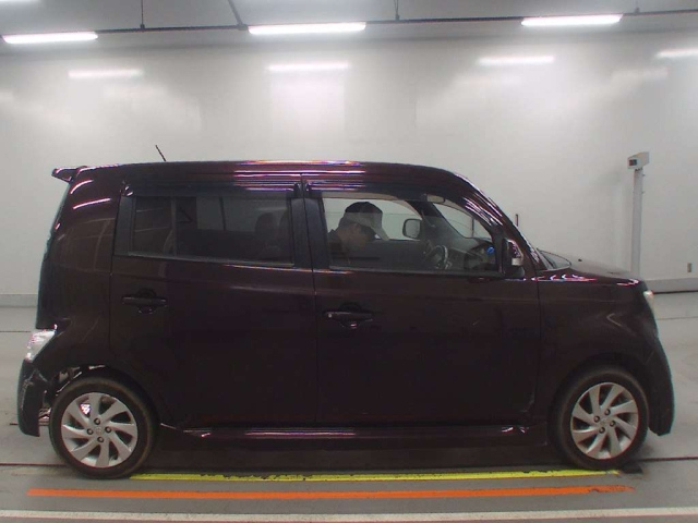 TOYOTA BB 2010