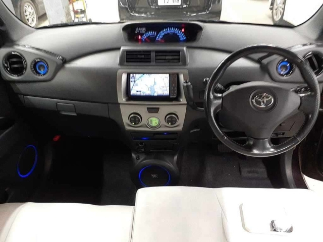 TOYOTA BB 2010