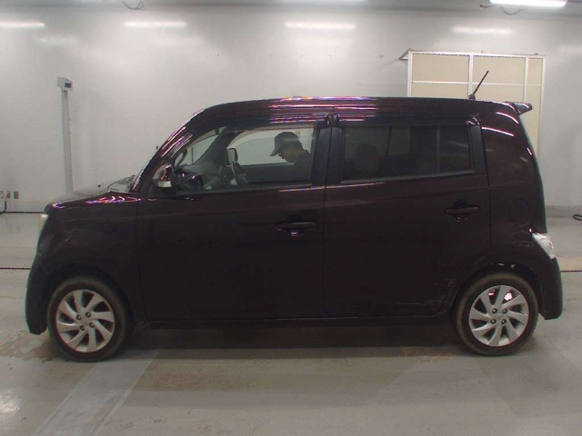 TOYOTA BB 2010