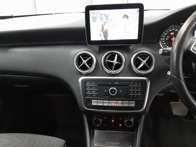 MERCEDES BENZ A CLASS 2017