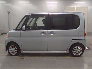 DAIHATSU TANTO 2013