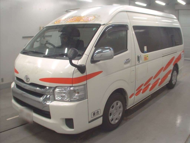 TOYOTA HIACE 2015
