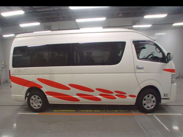 TOYOTA HIACE 2015
