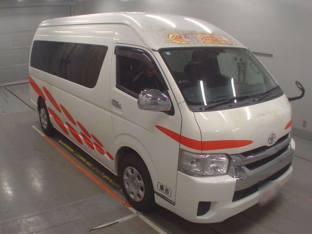 TOYOTA HIACE 2015