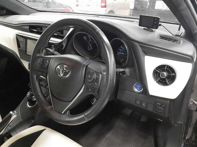 TOYOTA AURIS 2017