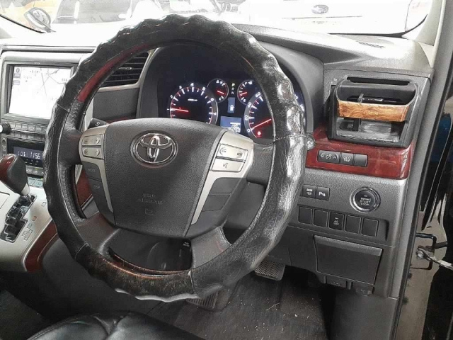 TOYOTA ALPHARD 2011