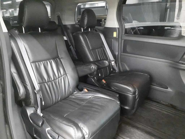 TOYOTA ALPHARD 2011