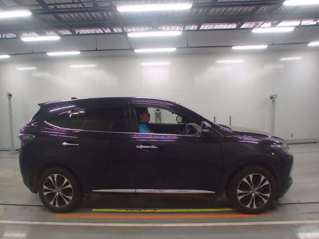 TOYOTA HARRIER 2015