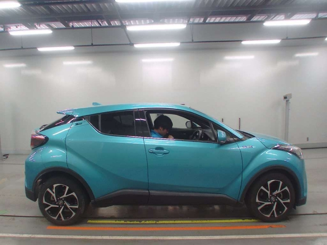 TOYOTA C-HR 2017