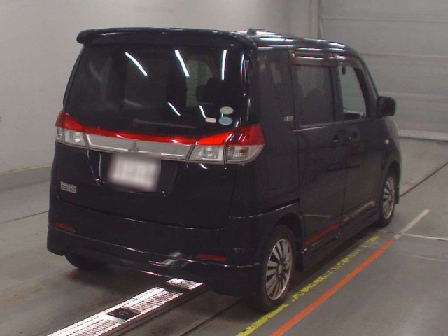MITSUBISHI DELICA D2 2011