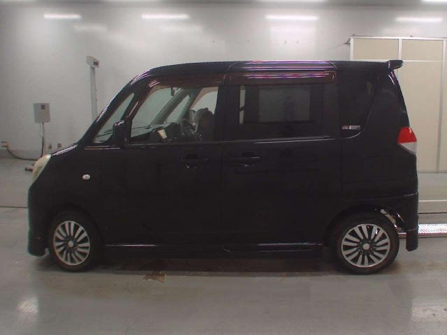 MITSUBISHI DELICA D2 2011