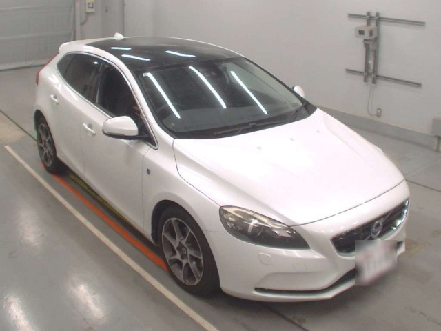 VOLVO V40 2015